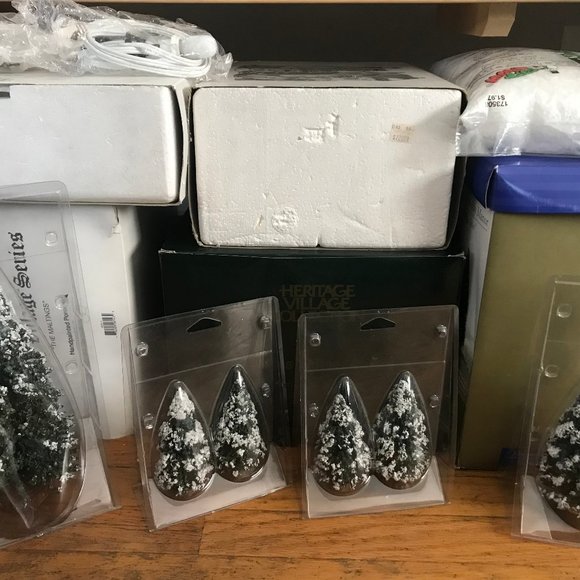 The Heritage Collection Dickens Village Series Ceramic Village with Accessories - Picture 7 of 7